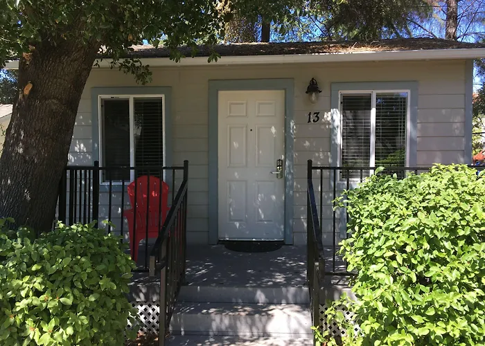 Clear Lake Cottages & Marina